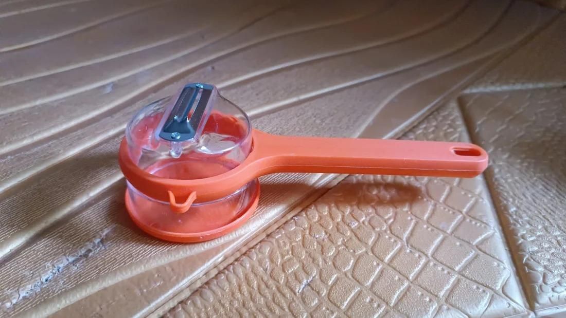 Multifunctional Vegetable & Fruit Peeler with Integrated Storage Box - Veesho